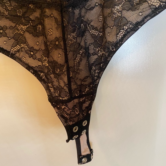 Lace bodysuit - Picture 3 of 5